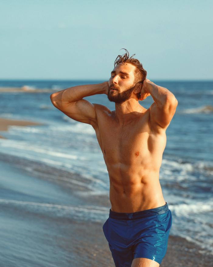 Active person consulting with a practitioner about a training support protocol